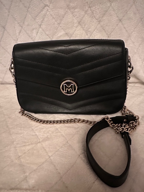 Metro City Handbags - Metro City Black Crossbody/Shoulder Bag with Gold Chain and Accent